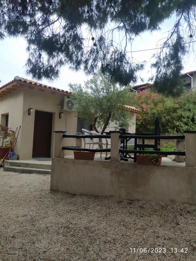 Pefkonas Apartments2 100 M From The