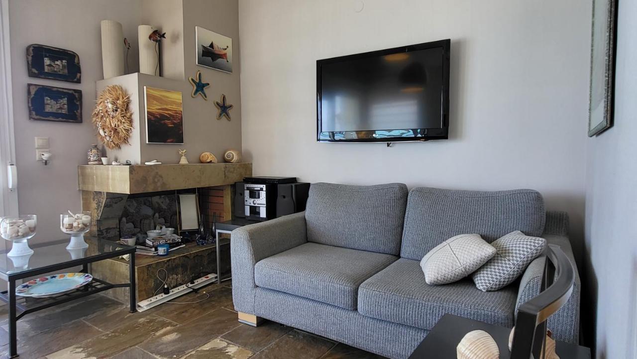 Evita Maisonette, Elegant Beachfront Apt, Apartment