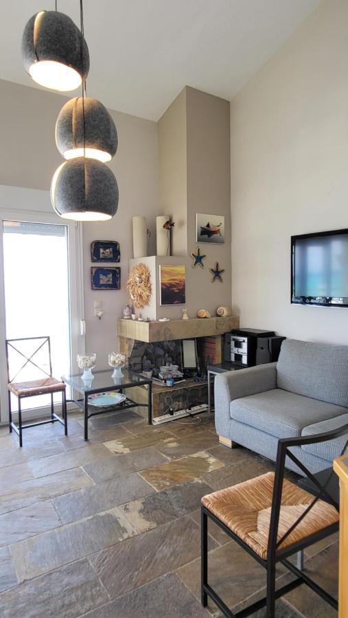 Evita Maisonette, Elegant Beachfront Apt, * Polychrono