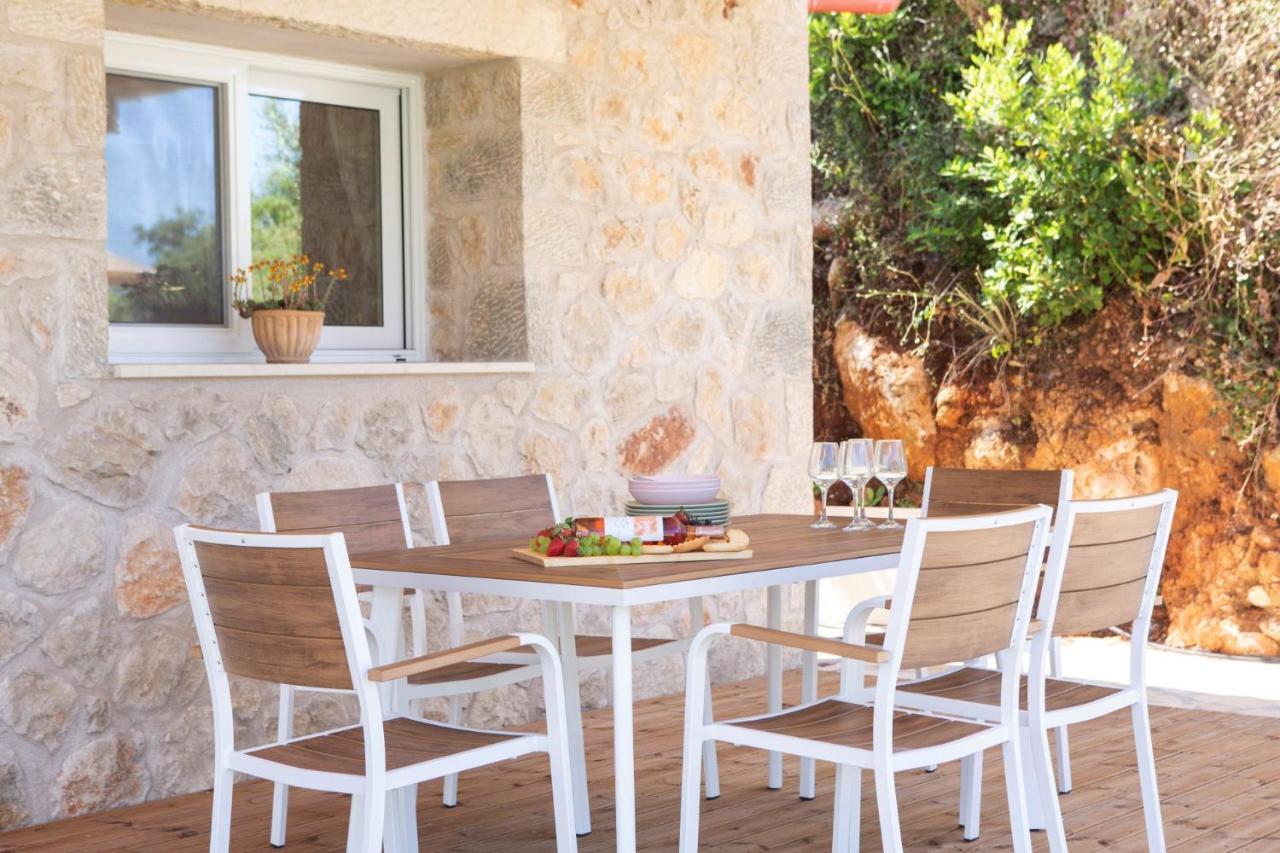 Pnoes Lefkada Villa