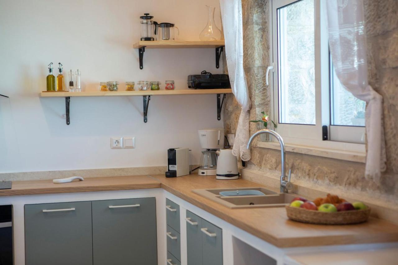 Pnoes Lefkada Villa *