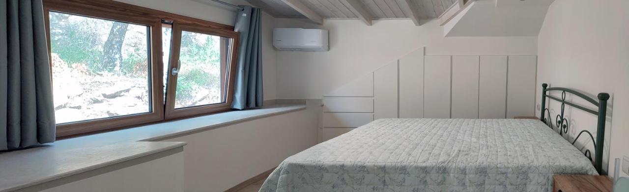 Olive Stonehouses - Alkistis *
