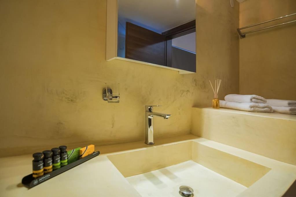 Modern, Stylish Maisonette Apartment Itea