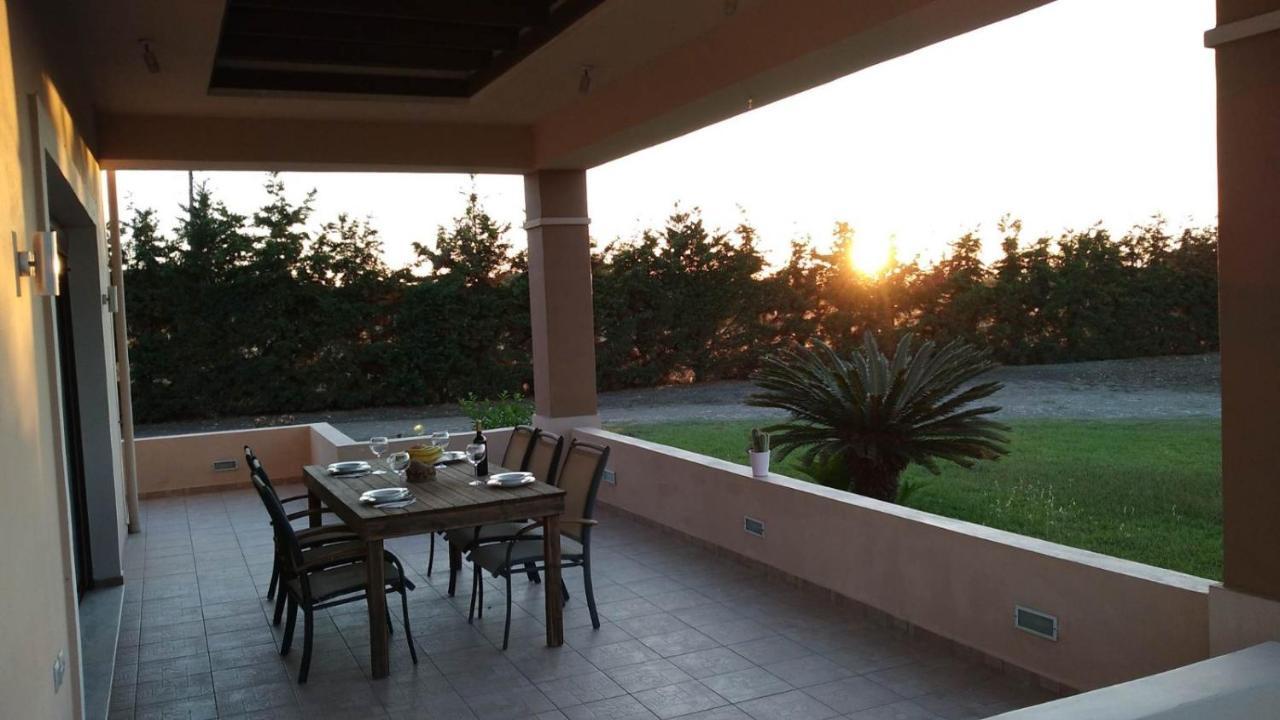 Villa - Family Comfort With Large Garden, Jacuzzi