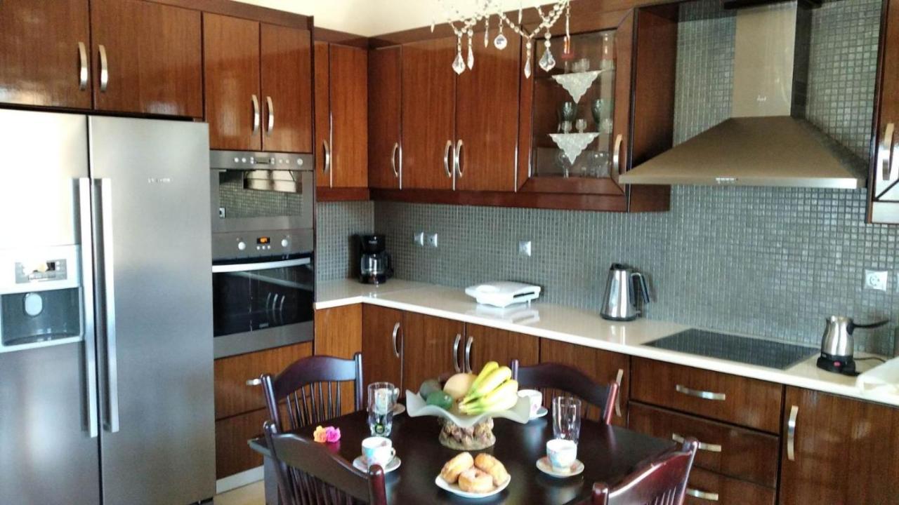 - Family Comfort With Large Garden, Jacuzzi Villa *