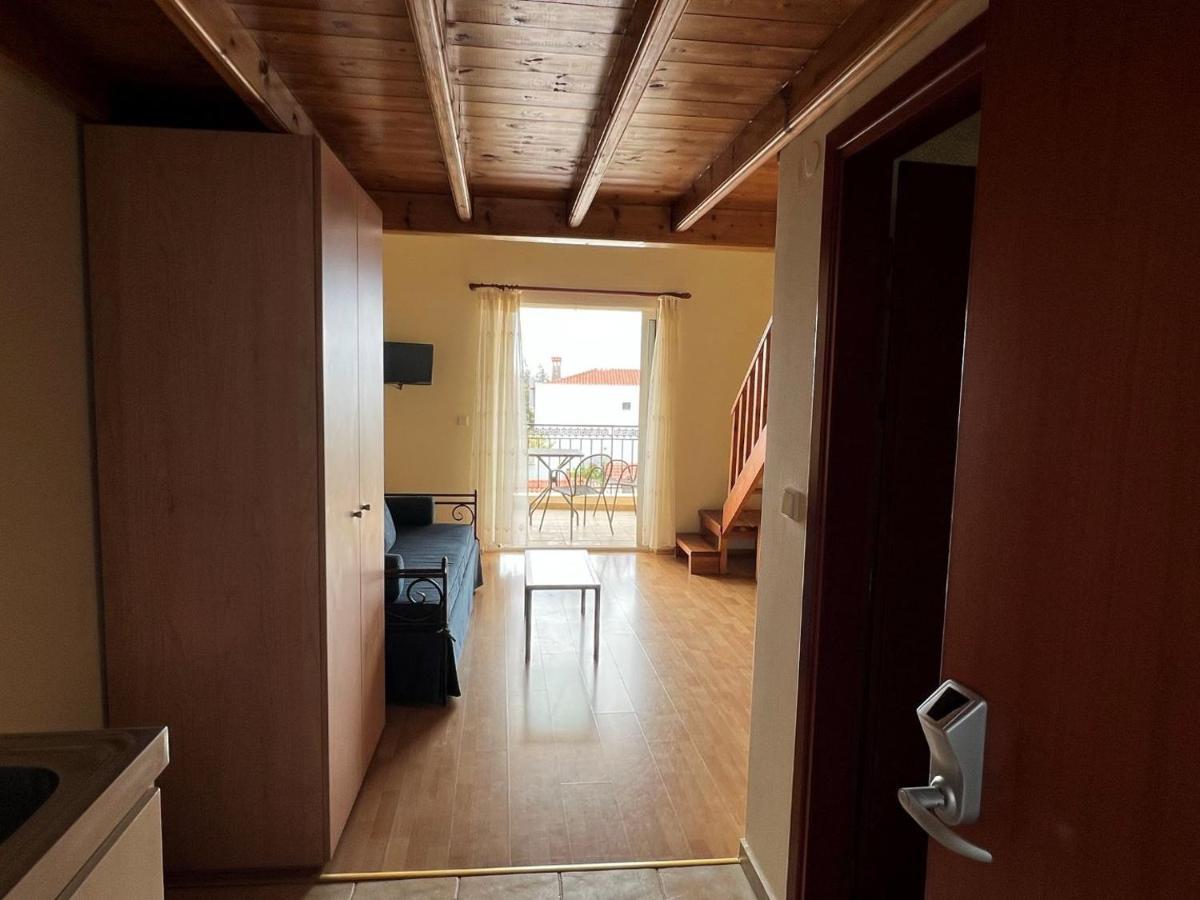 Studio Nikiti Beach