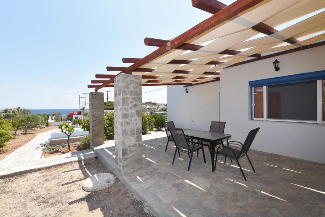 Villa Flora's And Pool In Syros *