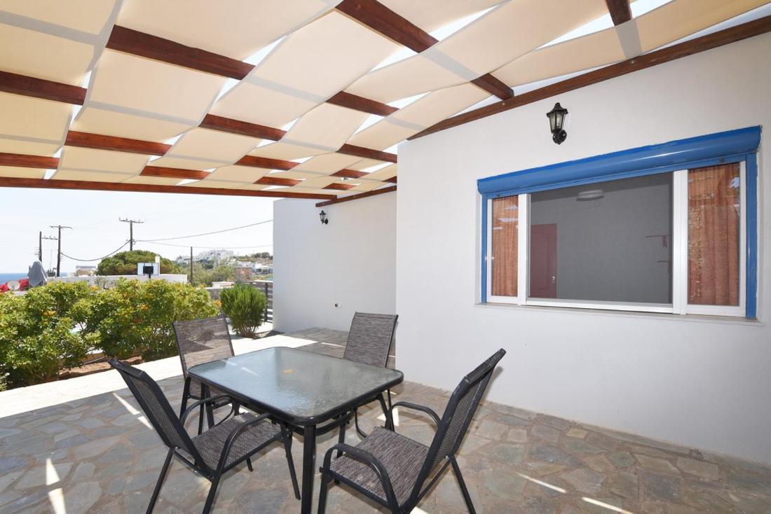 Flora's And Pool In Syros Villa Liaropa