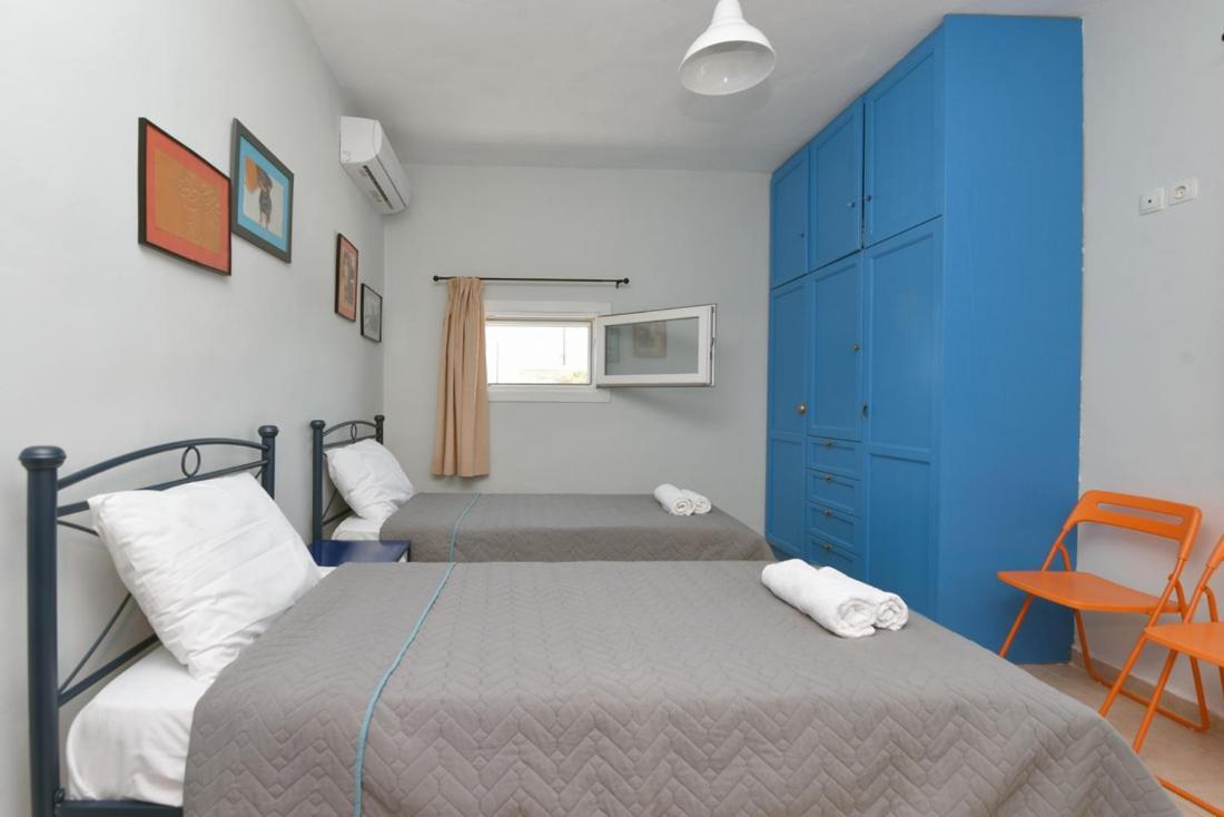 Villa Flora's And Pool In Syros