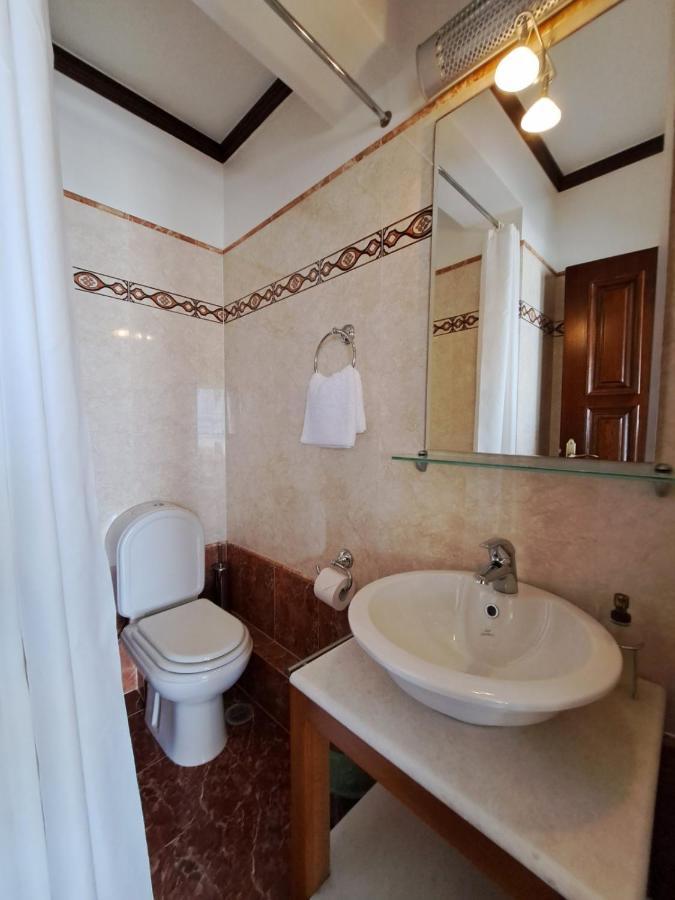 Seaview Flora's Luxury Apartment-300meters From The Apartment