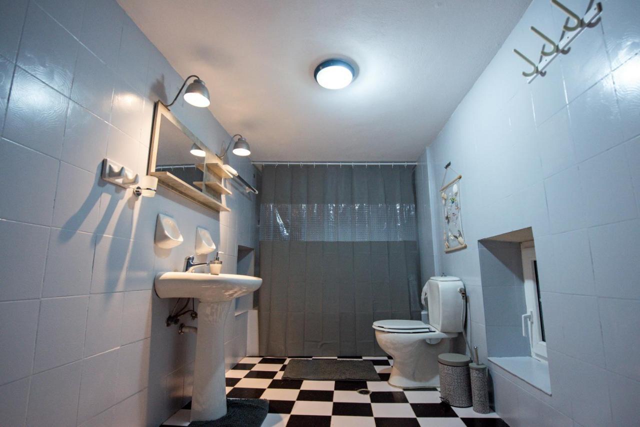 Bunnyfoot: Of 135 Sqm In Leros.