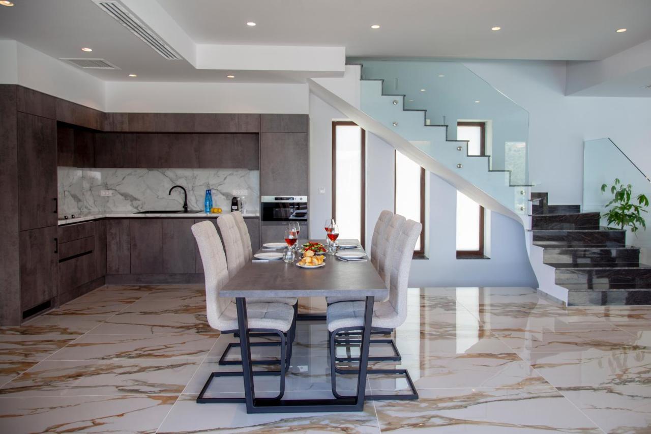 Zavia Villa *