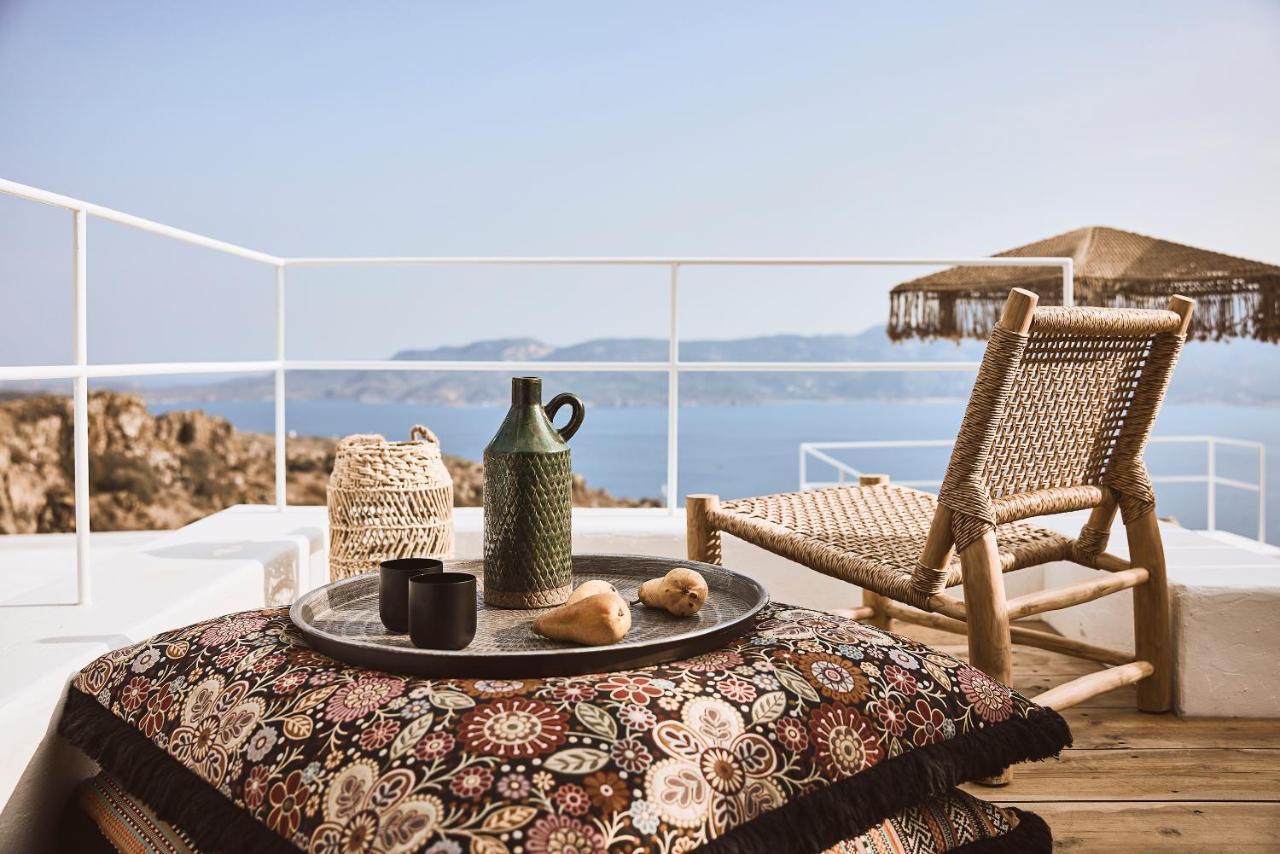 Niove Milos Inn *