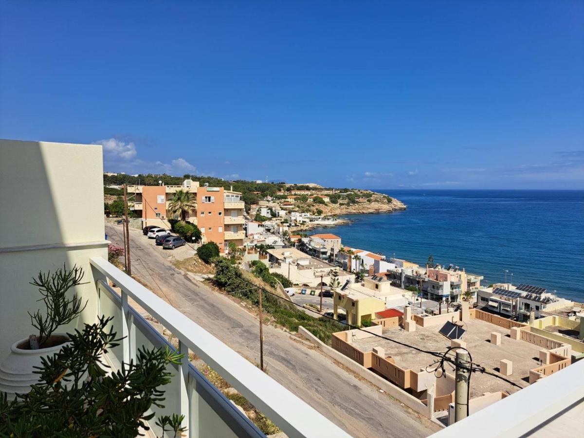 Seaview Flora's Luxury Apartment-300meters From The Apartment Rethymno (Crete)