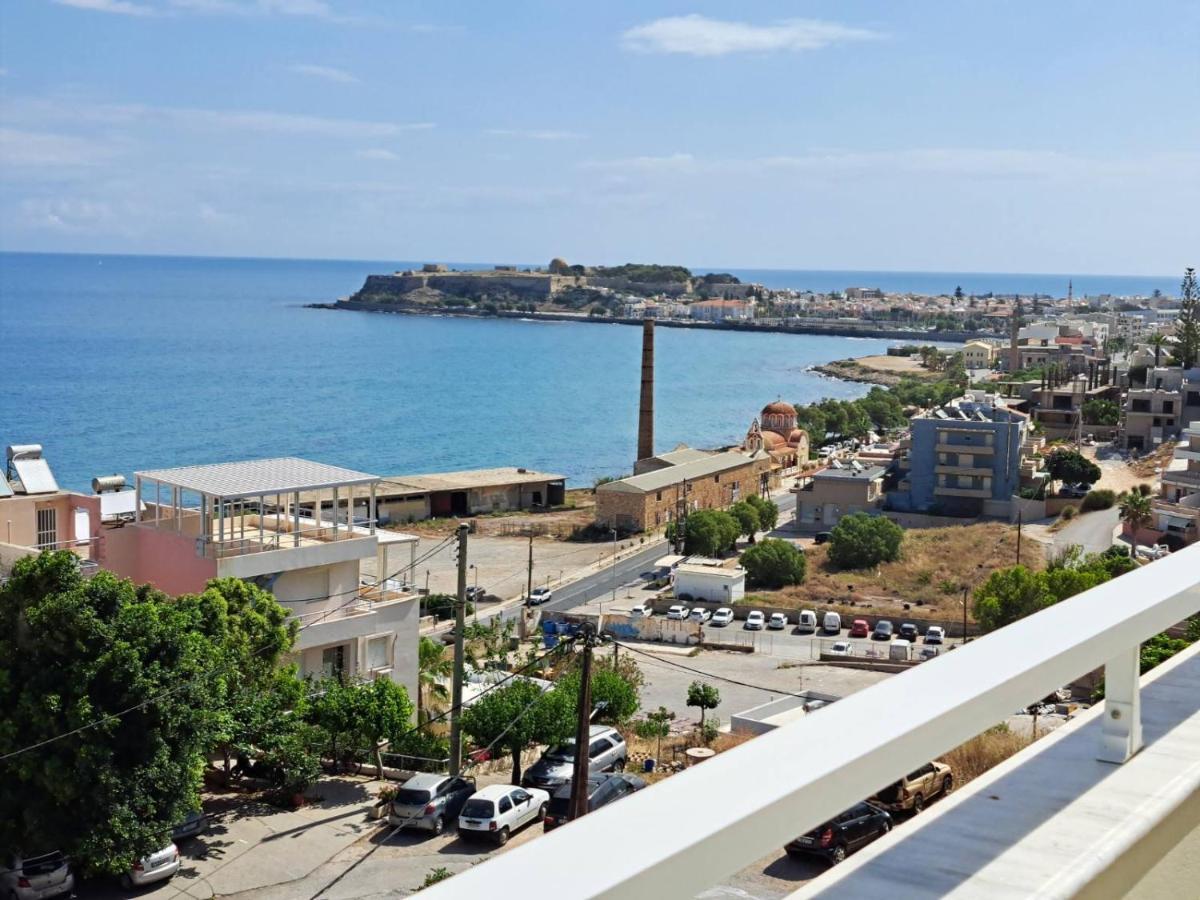 Seaview Flora's Luxury Apartment-300meters From The Rethymno (Crete)