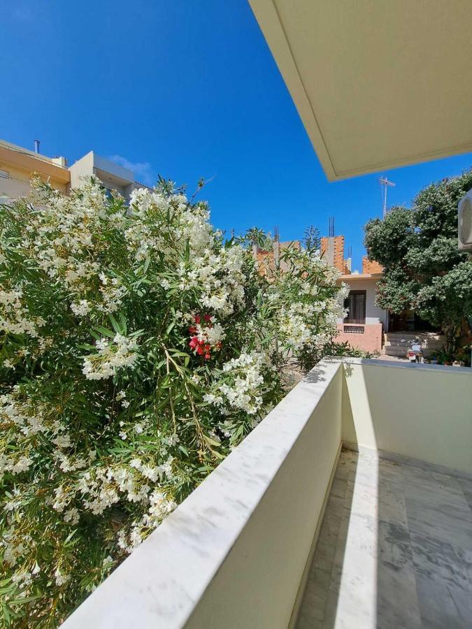 Seaview Flora's Luxury Apartment-300meters From The * Rethymno (Crete)