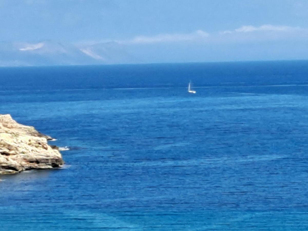 Seaview Flora's Luxury Apartment-300meters From The Apartment