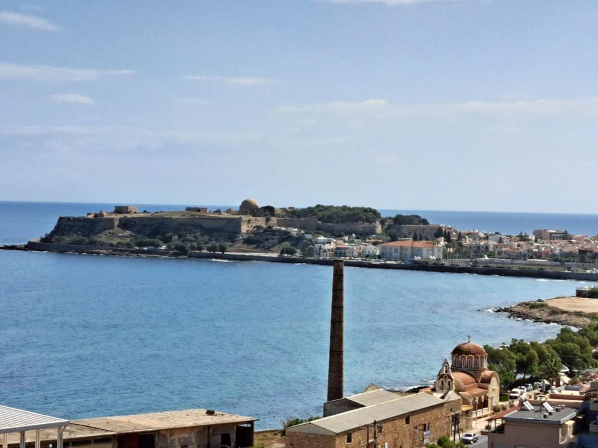 Seaview Flora's Luxury Apartment-300meters From The Apartment Rethymno (Crete)