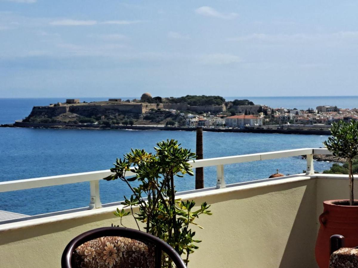 Seaview Flora's Luxury Apartment-300meters From The Rethymno (Crete)