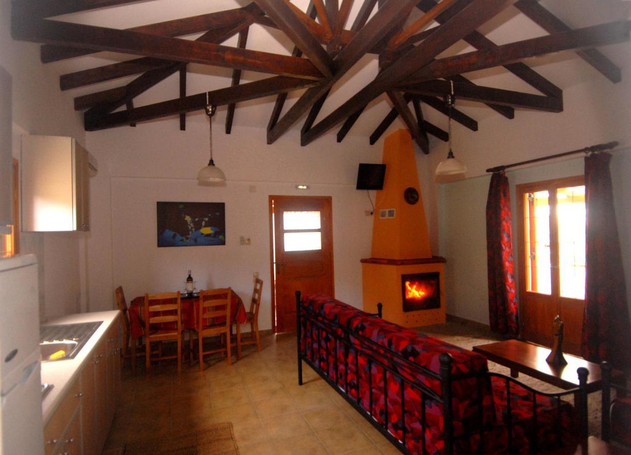 Mikro Xorio Aparthotel Vathi (Peloponnese)