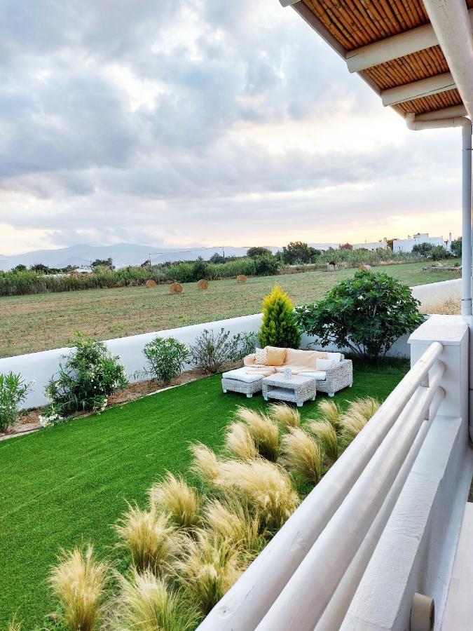 Gold & White Villa Maragkas