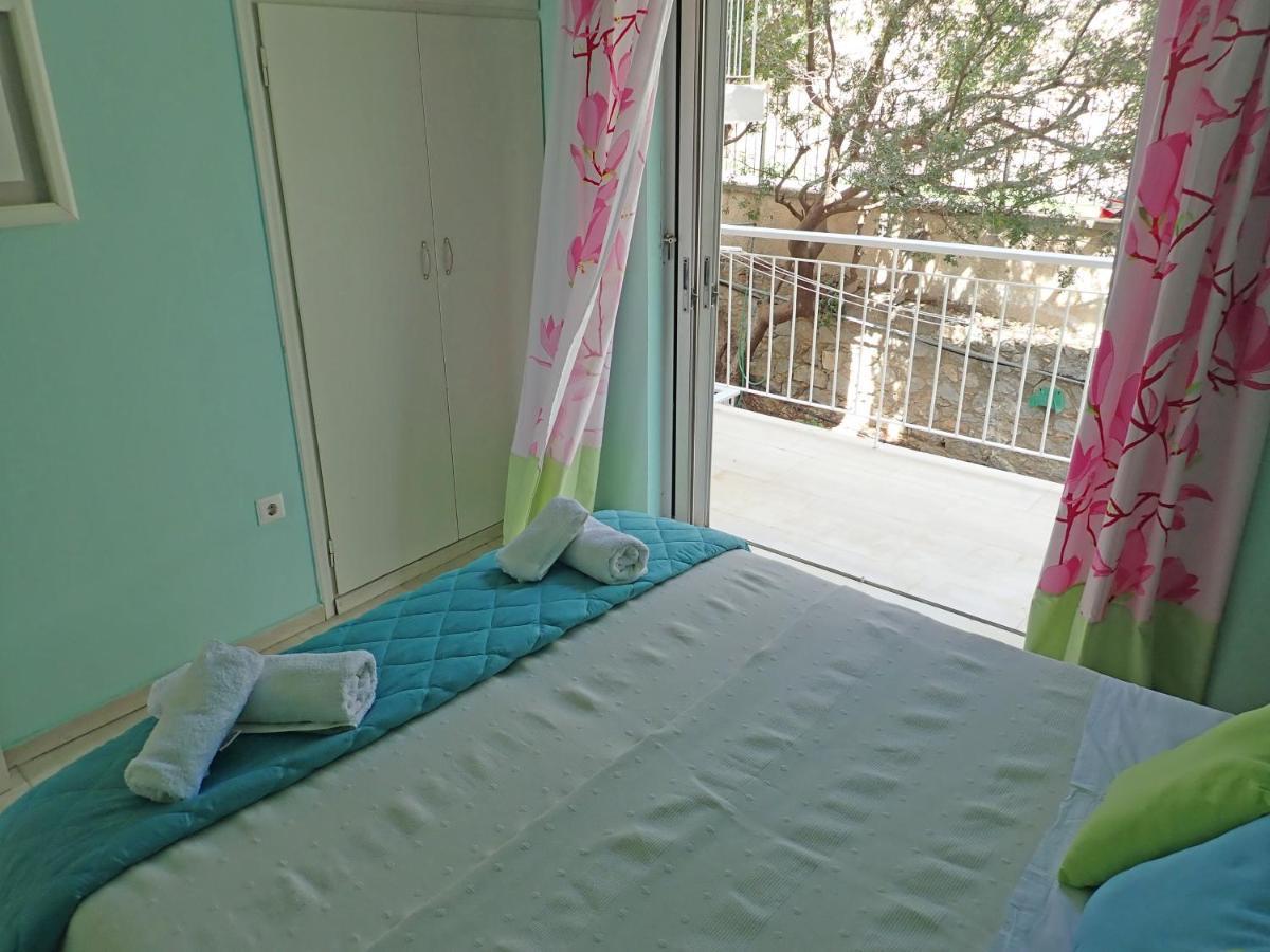 Beachfront With Private Path To The Sea Apartment Poros Town