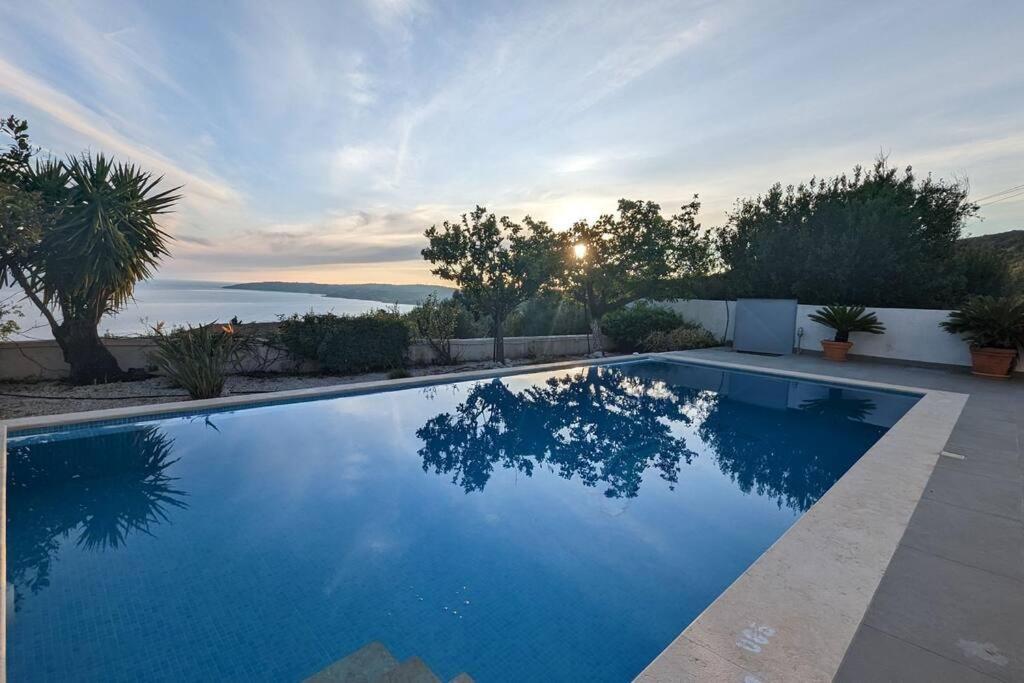 Villa Upsidedown Villa. Amazing Views!