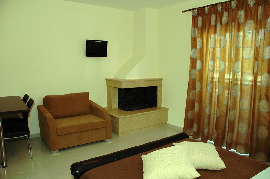 Zeis Edo Luxury Aparthotel Tolo