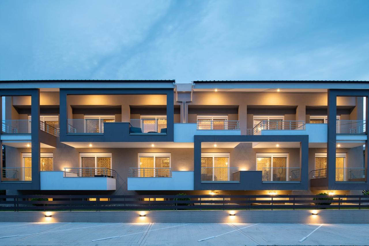 Apartment Sithonia Suites Luxury 3 Beds Studio, Semi-Ground Floor