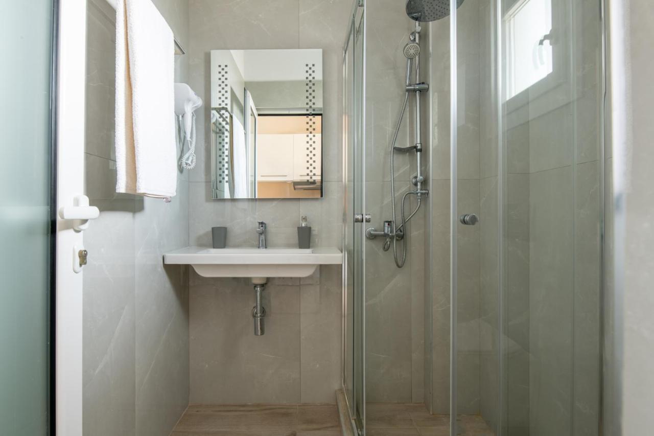 Sithonia Suites Luxury 3 Beds Studio, Semi-Ground Floor Nikiti (Sithonia)