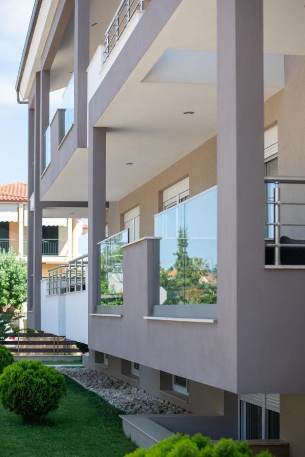Sithonia Suites Luxury 3 Beds Studio, Semi-Ground Floor