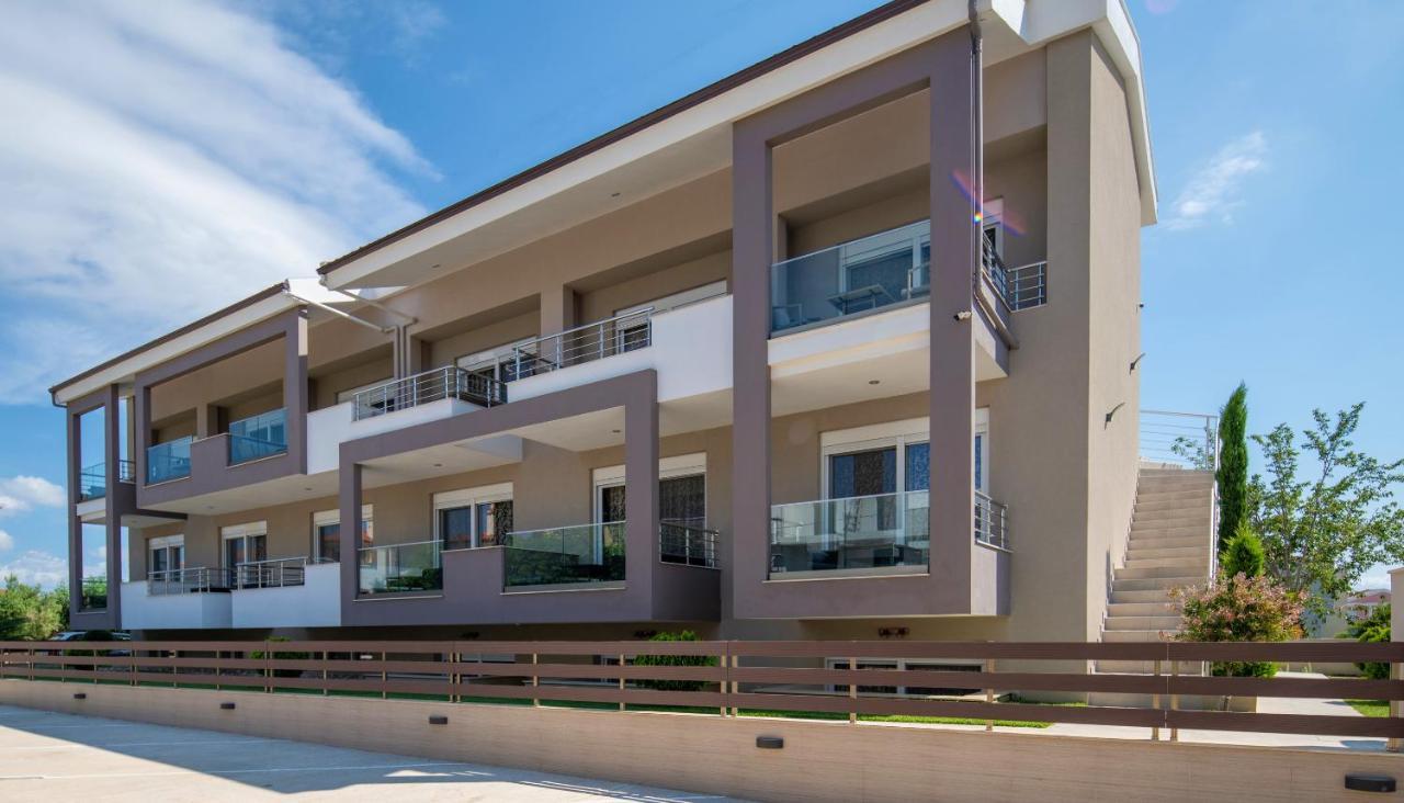 Sithonia Suites Luxury 3 Beds Studio, Semi-Ground Floor * Nikiti (Sithonia)