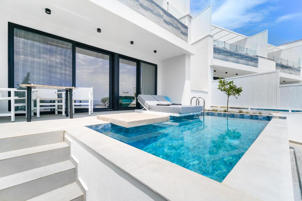 Mythodea Prive Luxury *