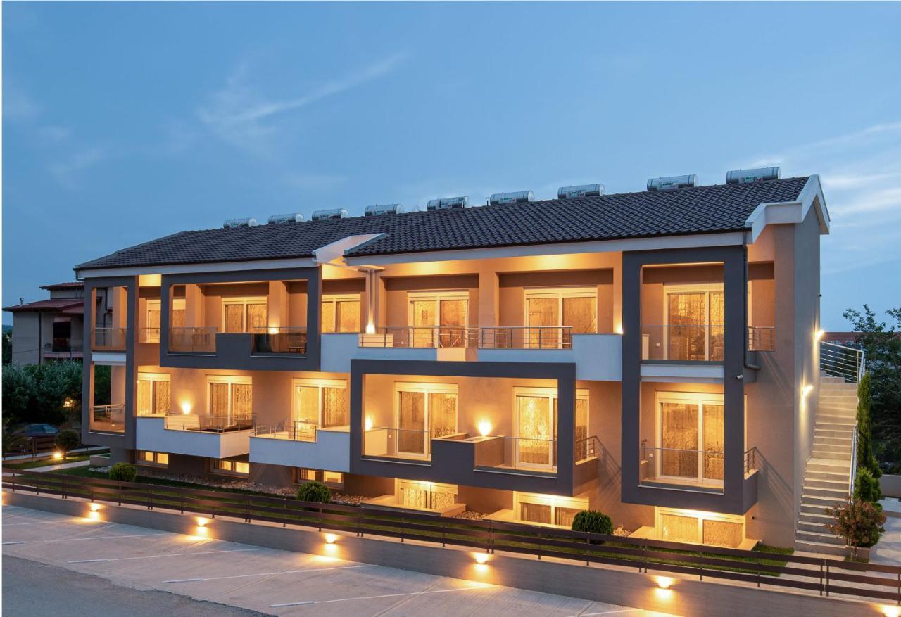 Sithonia Suites Luxury 3 Beds Studio, Semi-Ground Floor Nikiti (Sithonia)