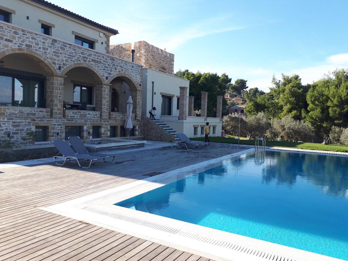 Villa / Sea View And Pool Nearby Athens *