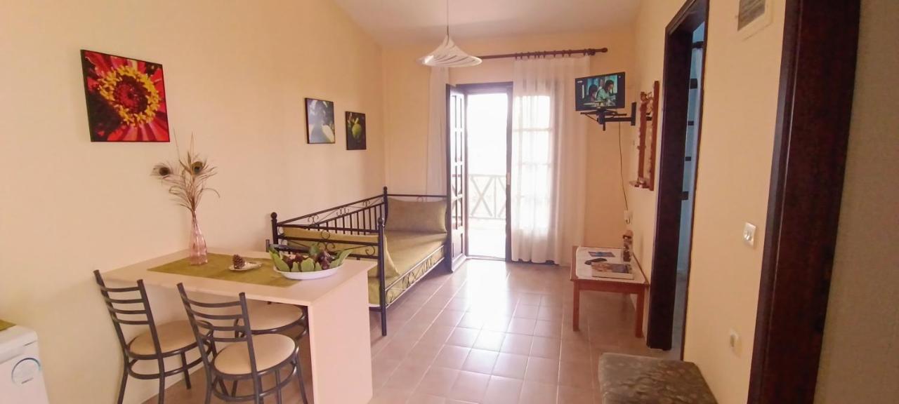 Apartment Karpetis A Paradise *