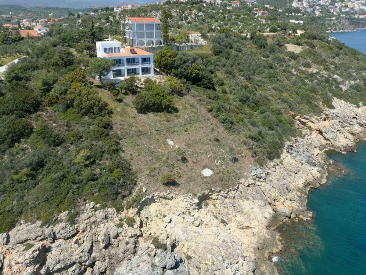Laconian Collection Big Blue Villa