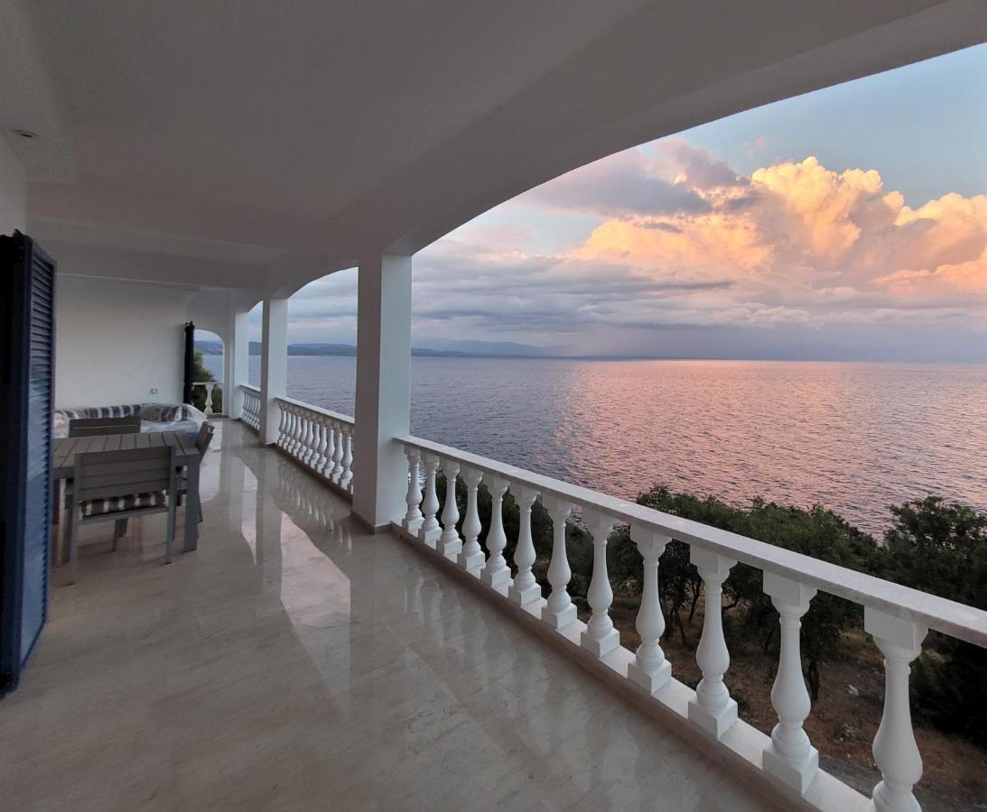 Laconian Collection Big Blue Villa *