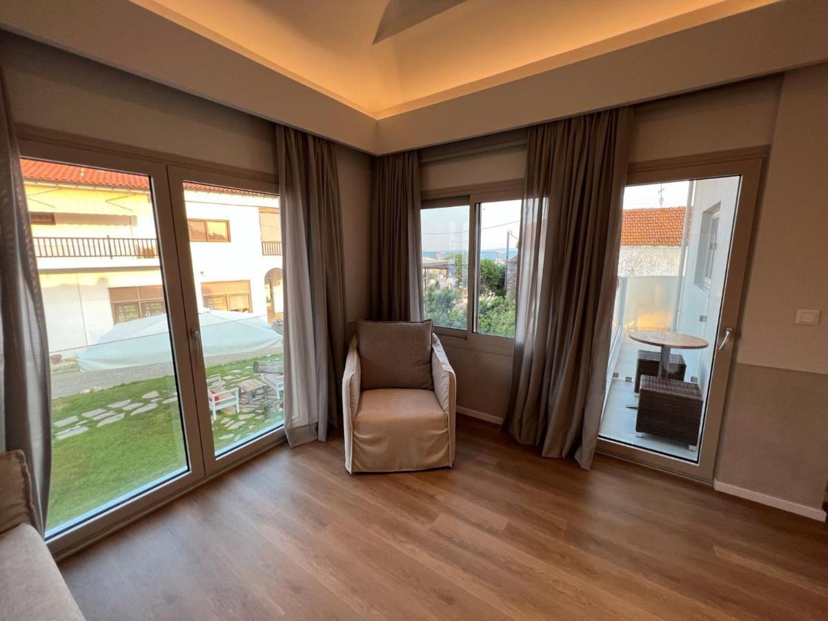 Studio Nikiti Beach