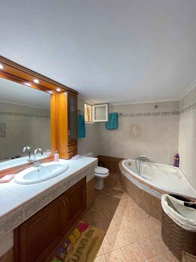 Luxury Seaside Apartment, 3 Bedrooms *