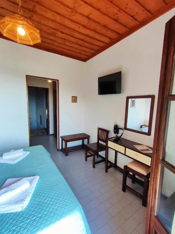 Vrionis Hotel 2*