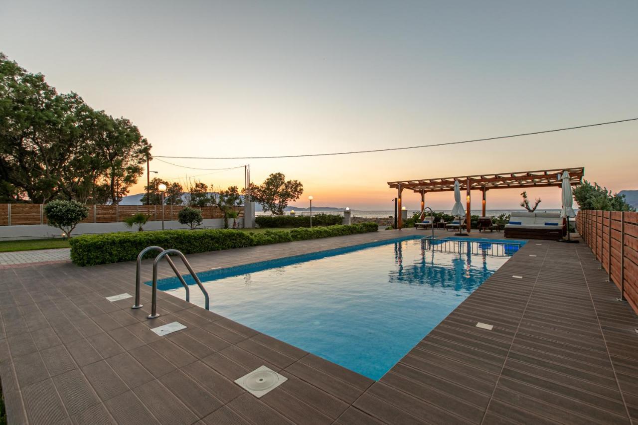 Niovi Seaside Apartment *