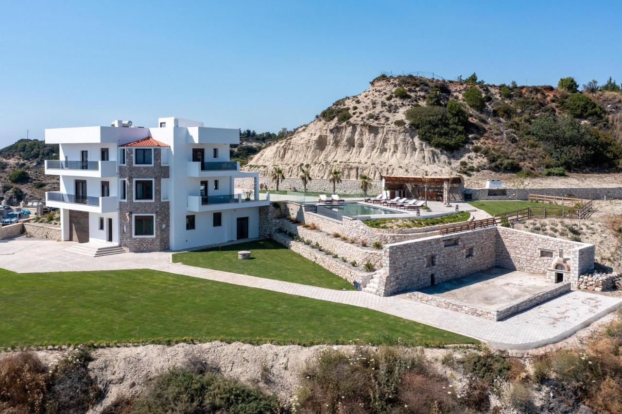 Villa Waves Of Blue