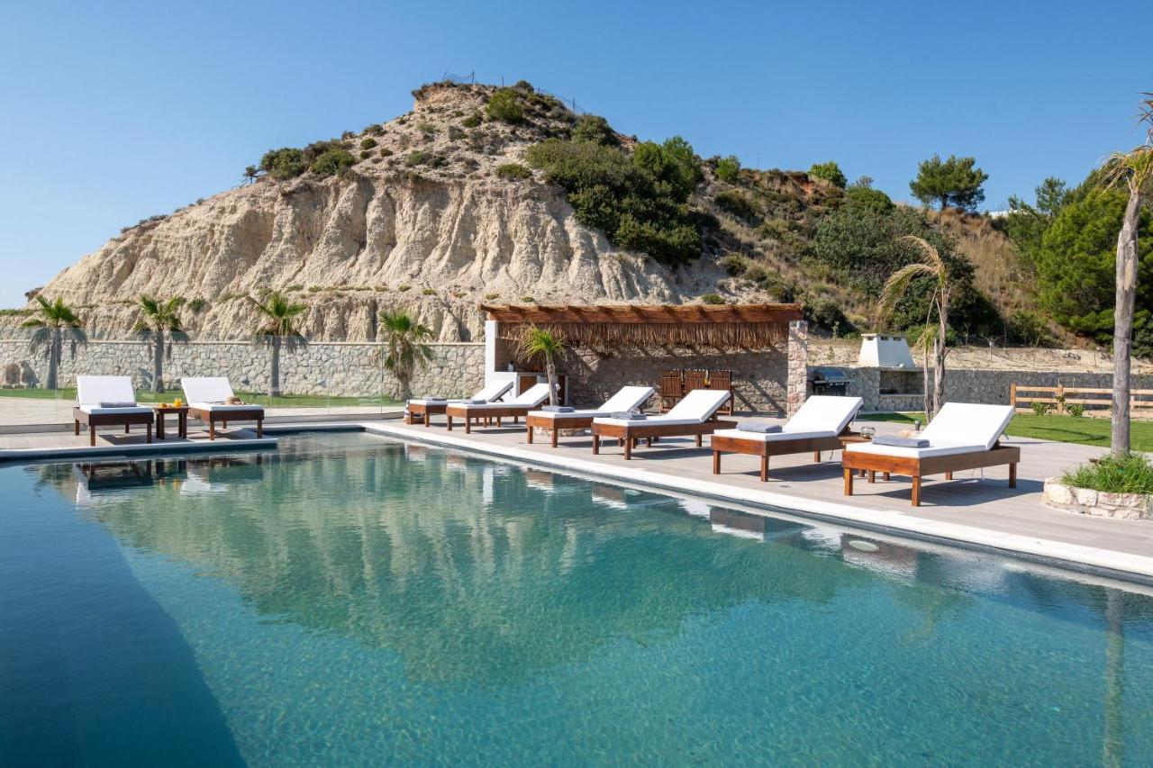 Waves Of Blue Villa *