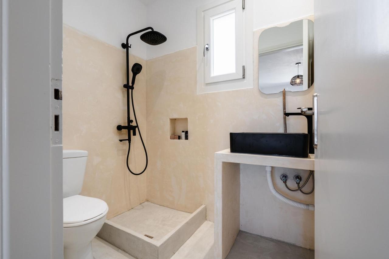 Celestial Seaview Apartments-portara