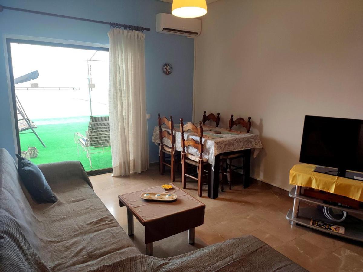 Apartment με θέα στη θάλασσα: *