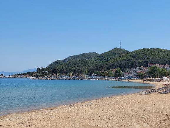 Apartment Waterfront Spitaki