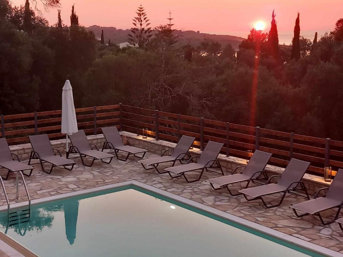 Villa Kostas-ne Corfu With Heated Salt Swimming Pool Agios Spyridon (Corfu)