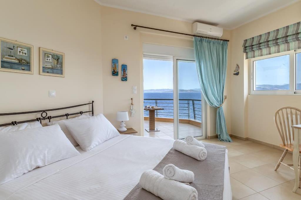 Seascape 3 Bedroom House * Schinias