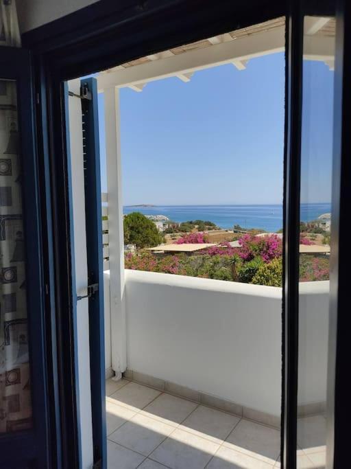 Peaceful Getaway For 2 - Amazing Sea View/sunbeds! Apartment Ambelas